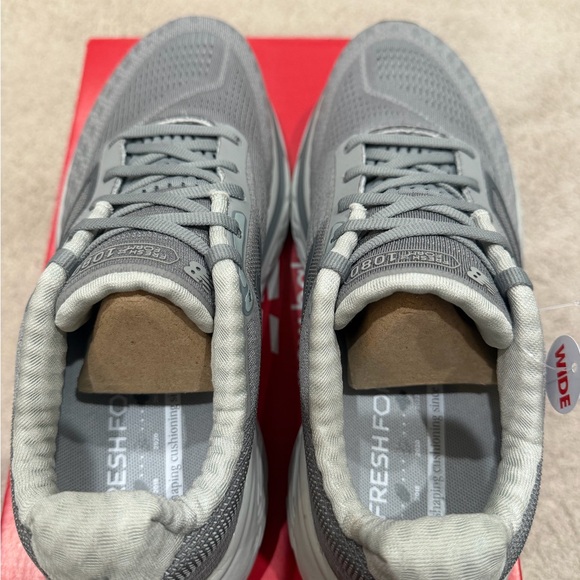 NIB New Balance Fresh Foam X 1080 v14 in Gray and White - Picture 2 of 8